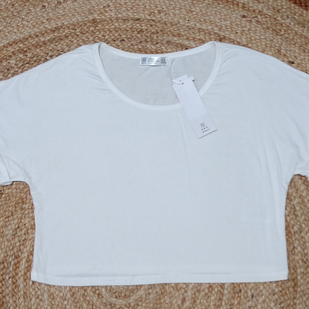 Relaxed white crop top